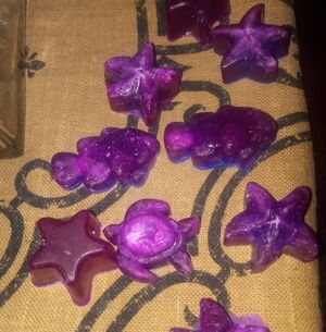 English Pear & Fresia Hand made Wax Melts (10) Purple And Blue